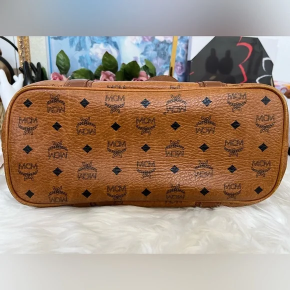 ⭐️MCM Visetos Tote with Silver Hardware - Picture 6 of 11